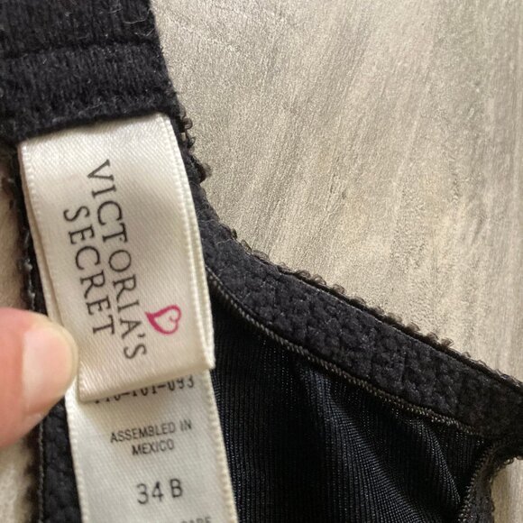 Black Victoria's Secret Lace Full Cup Bra - Picture 2 of 9